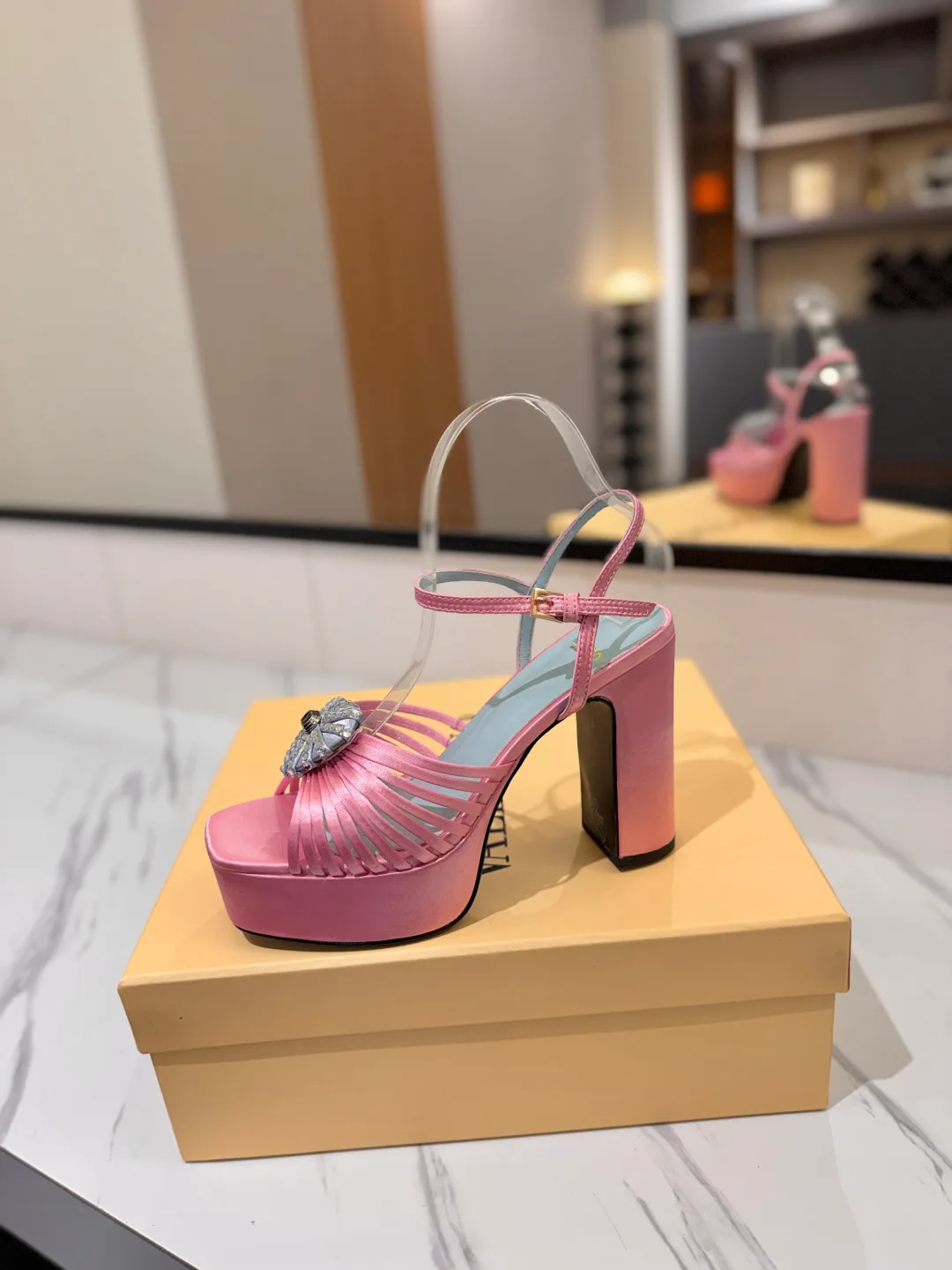 Босоножки Женские Valentino 18134891