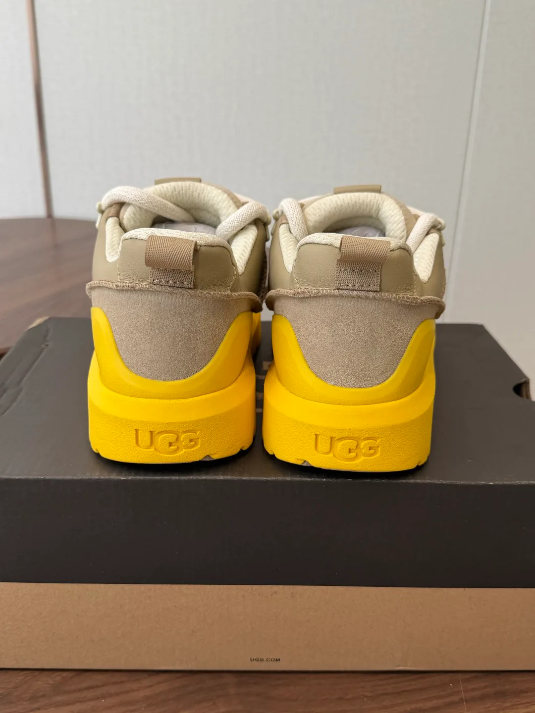 Кроссовки Женские Ugg 18796505