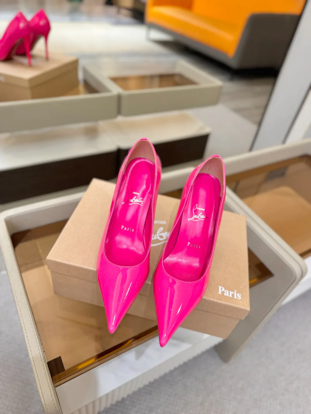 Туфли Женские Christian Louboutin 17981463