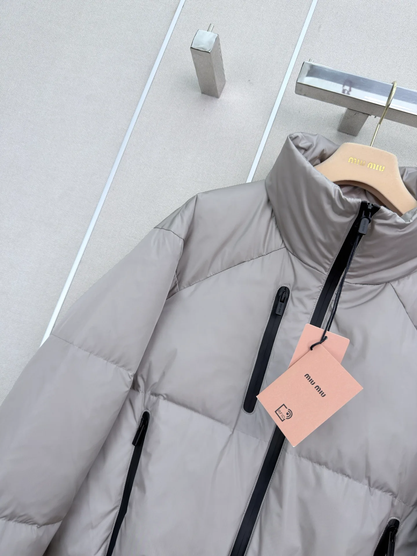 Куртки И Пуховики Женские Miu Miu 18108739