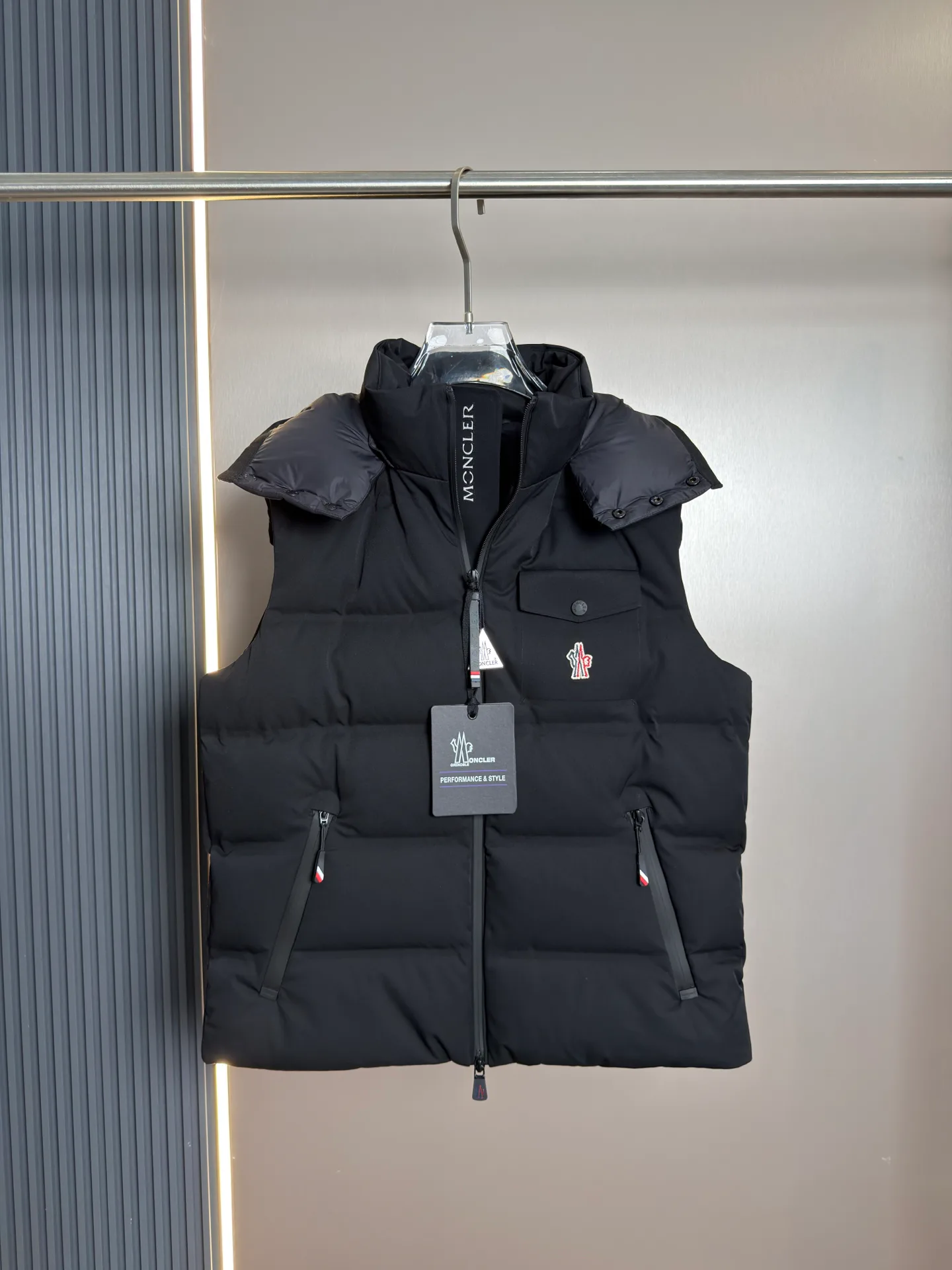 Куртки И Пуховики Мужские Moncler 17925011