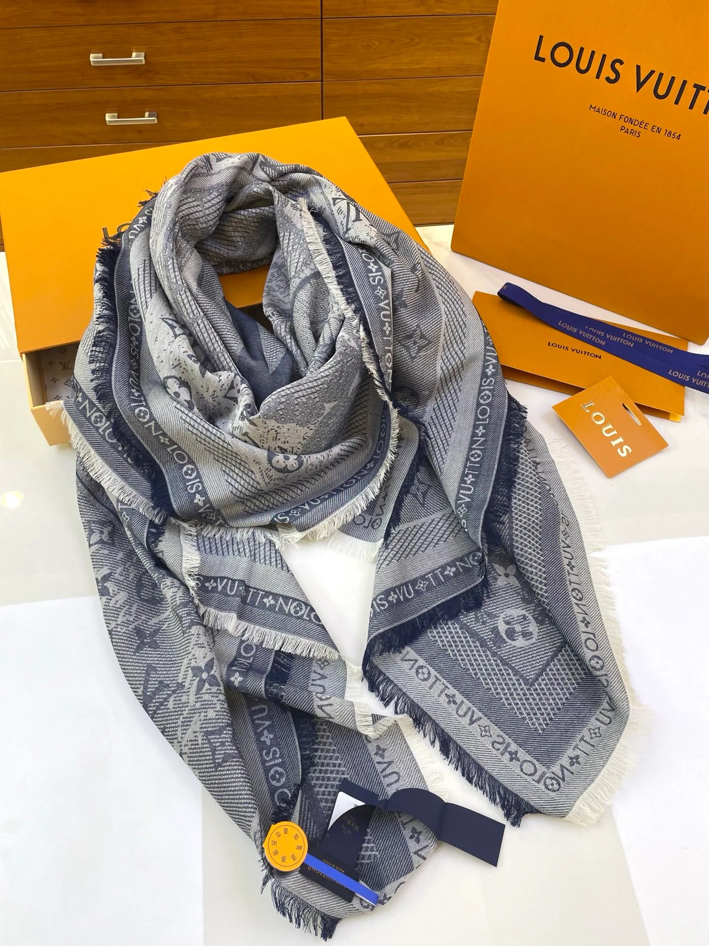 Шарфы Louis Vuitton 468205