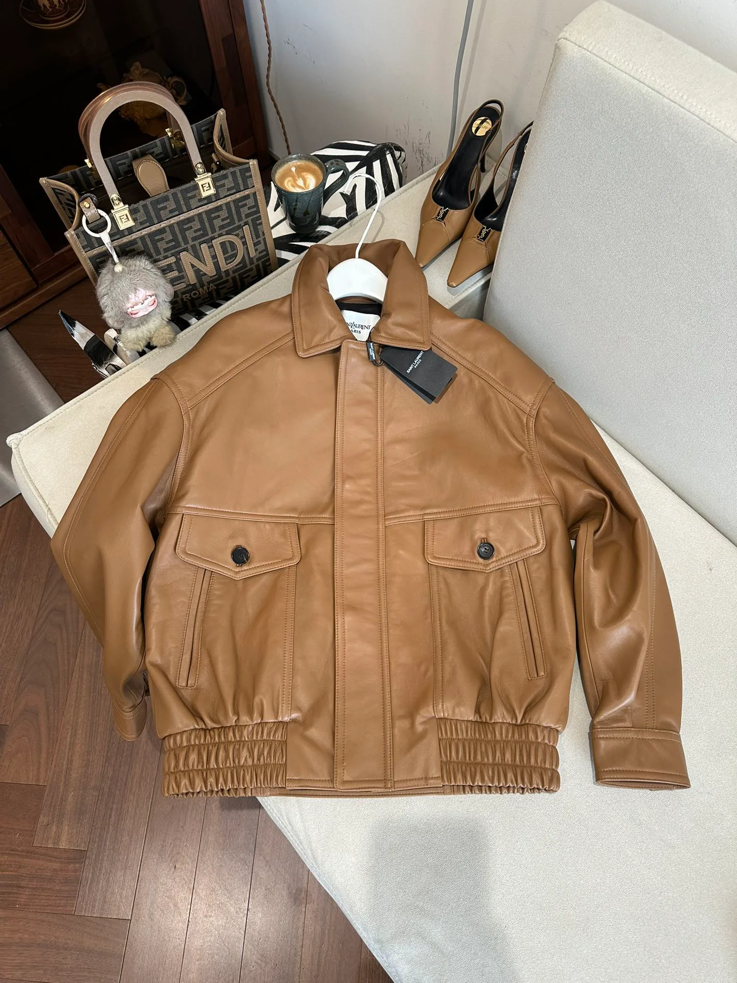 Кожаные Куртки И Дублёнки Женские Saint Laurent 1504921