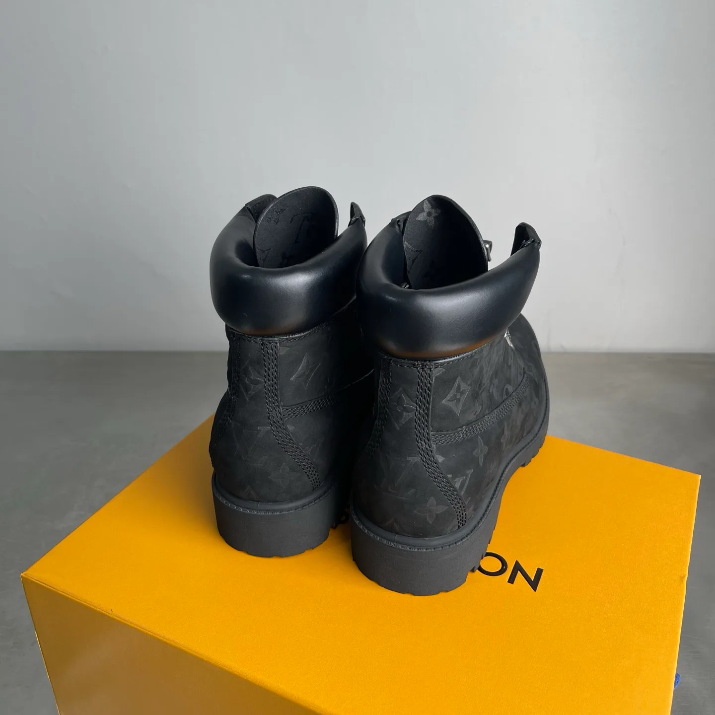 Ботинки Мужские Louis Vuitton 18950906