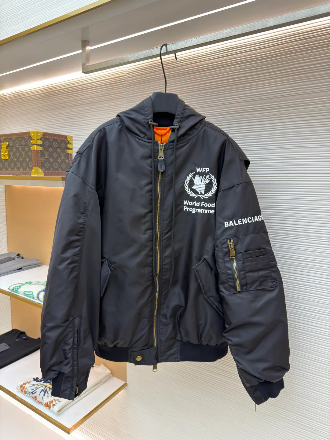 Куртки И Пуховики Мужские Balenciaga 11068118