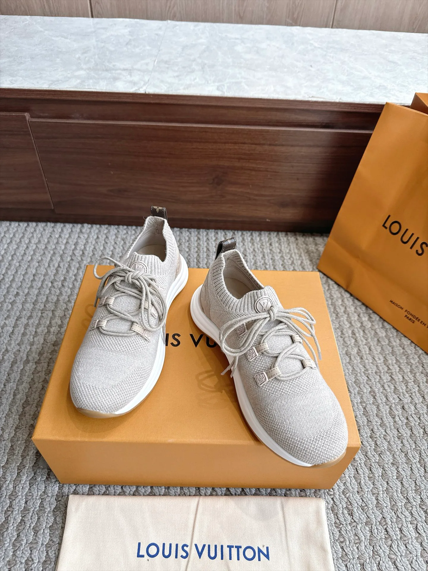 Кроссовки Женские Louis Vuitton 18333242