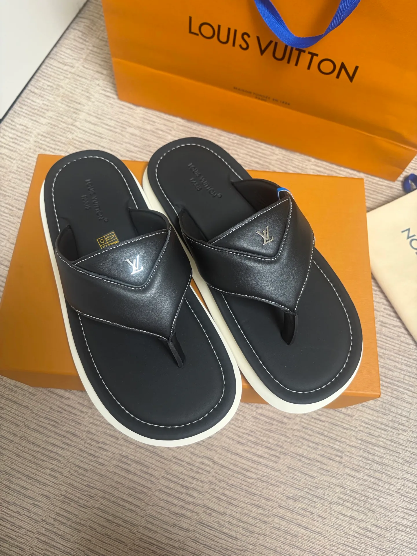 Шлепанцы Мужские Louis Vuitton 17530571