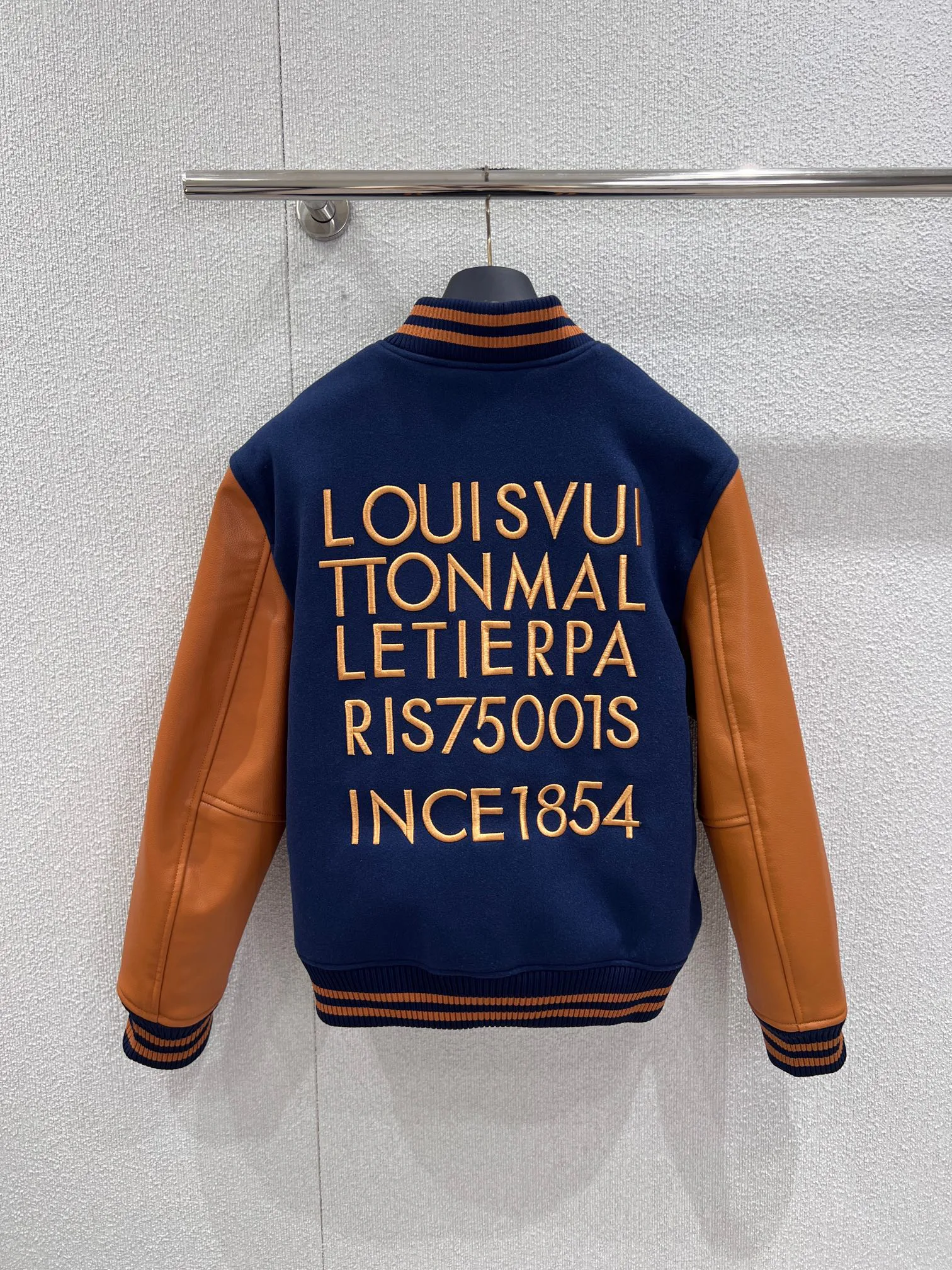 Куртки И Пуховики Женские Louis Vuitton 4711249