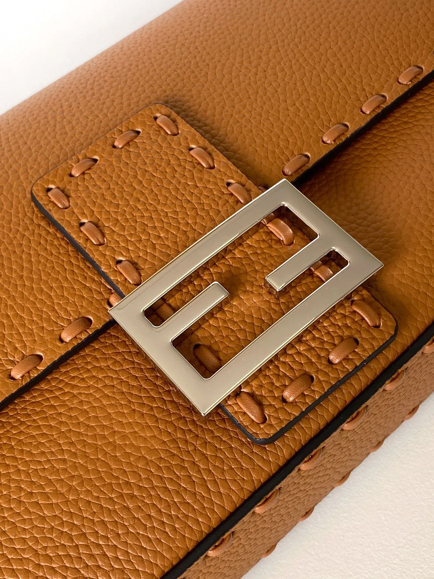 Классические Сумки Женские Fendi 12718238