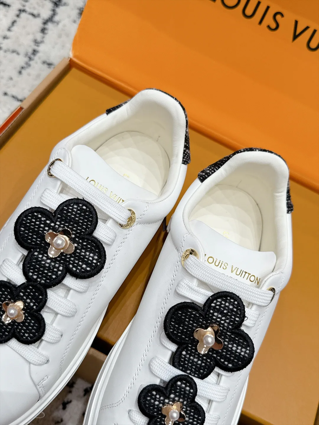 Кроссовки Женские Louis Vuitton 19587185