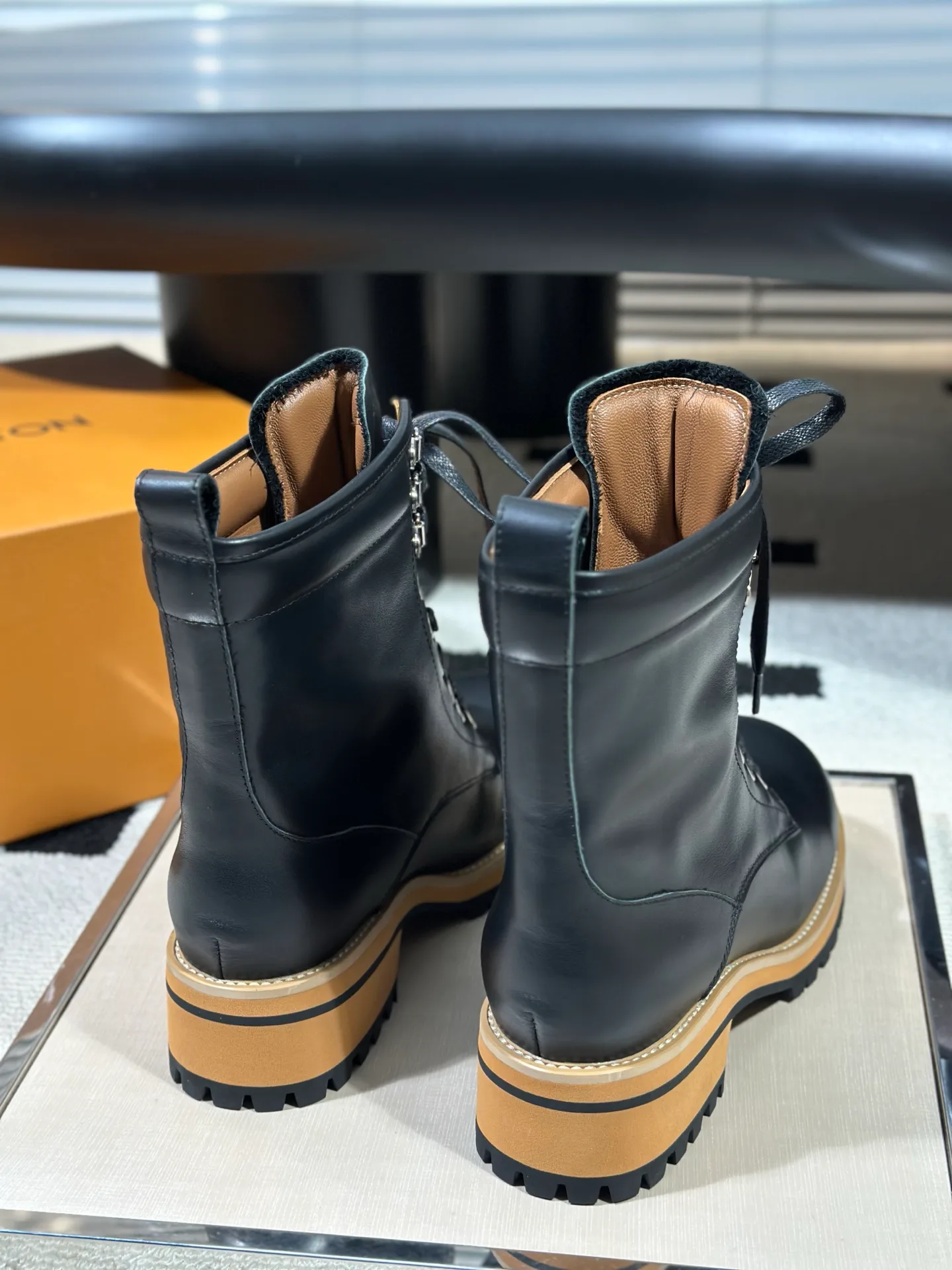Ботинки Женские Louis Vuitton 18638529