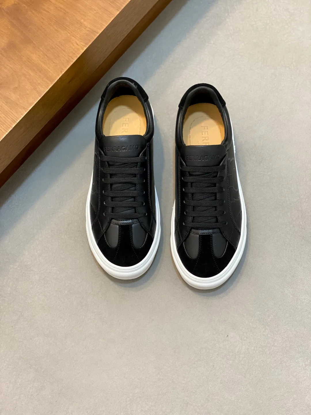 Кроссовки Мужские Salvatore Ferragamo 16915530