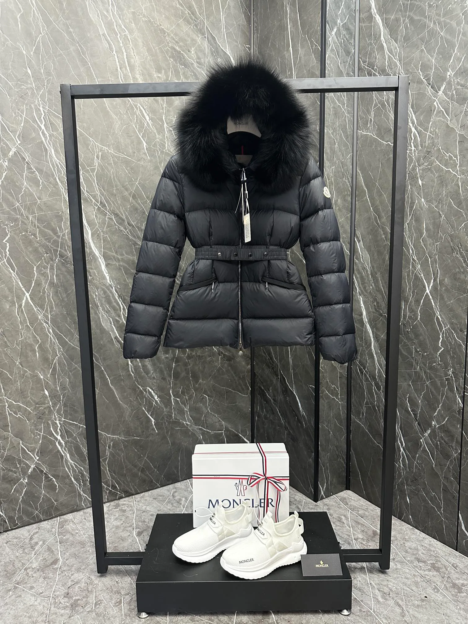 Куртки И Пуховики Женские Moncler 18615222