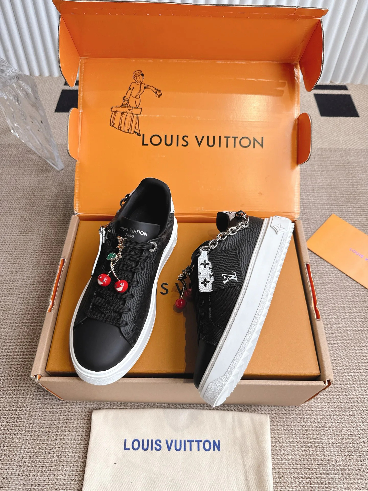 Кроссовки Женские Louis Vuitton 18702933