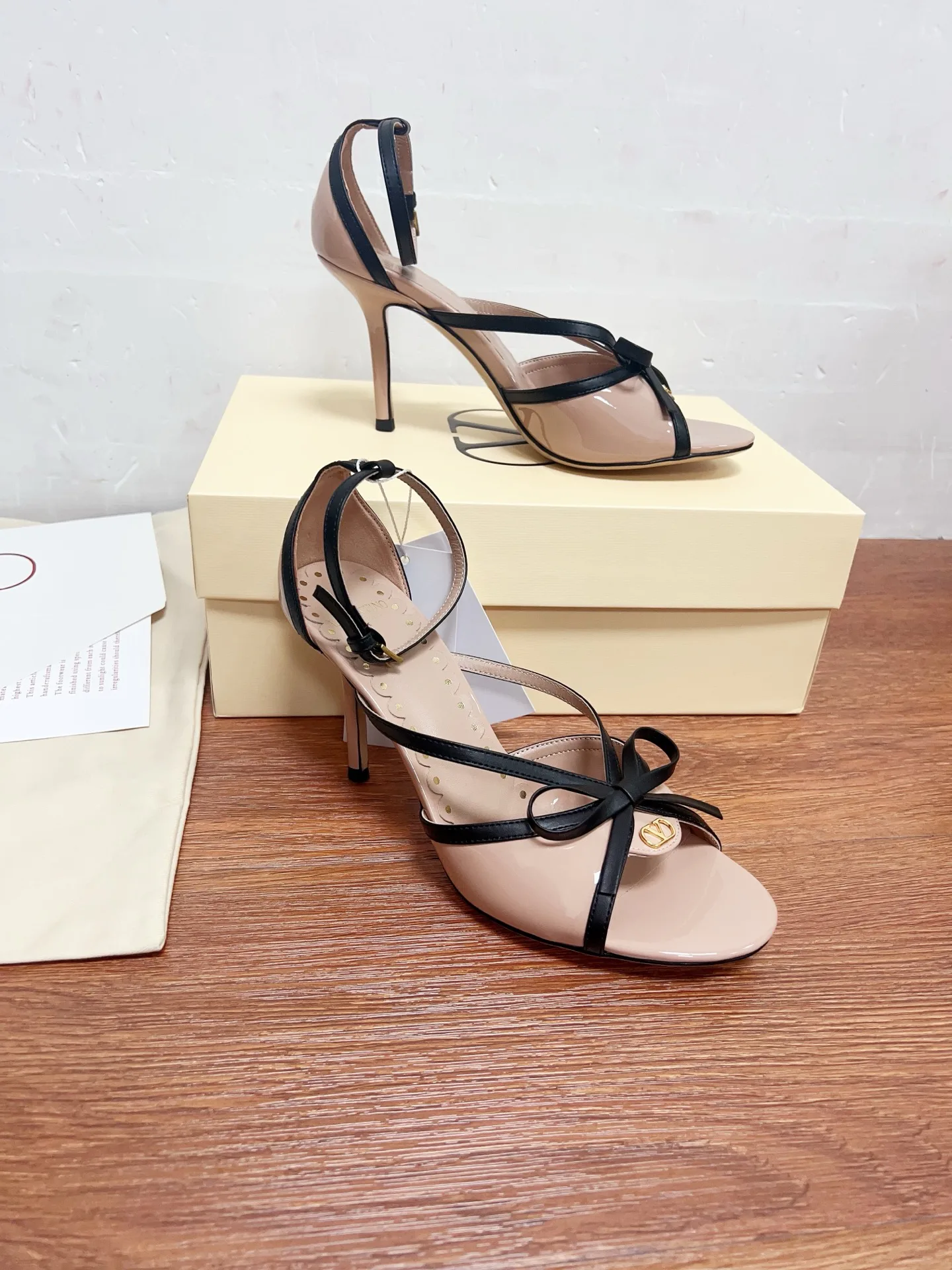 Босоножки Женские Valentino 11362037