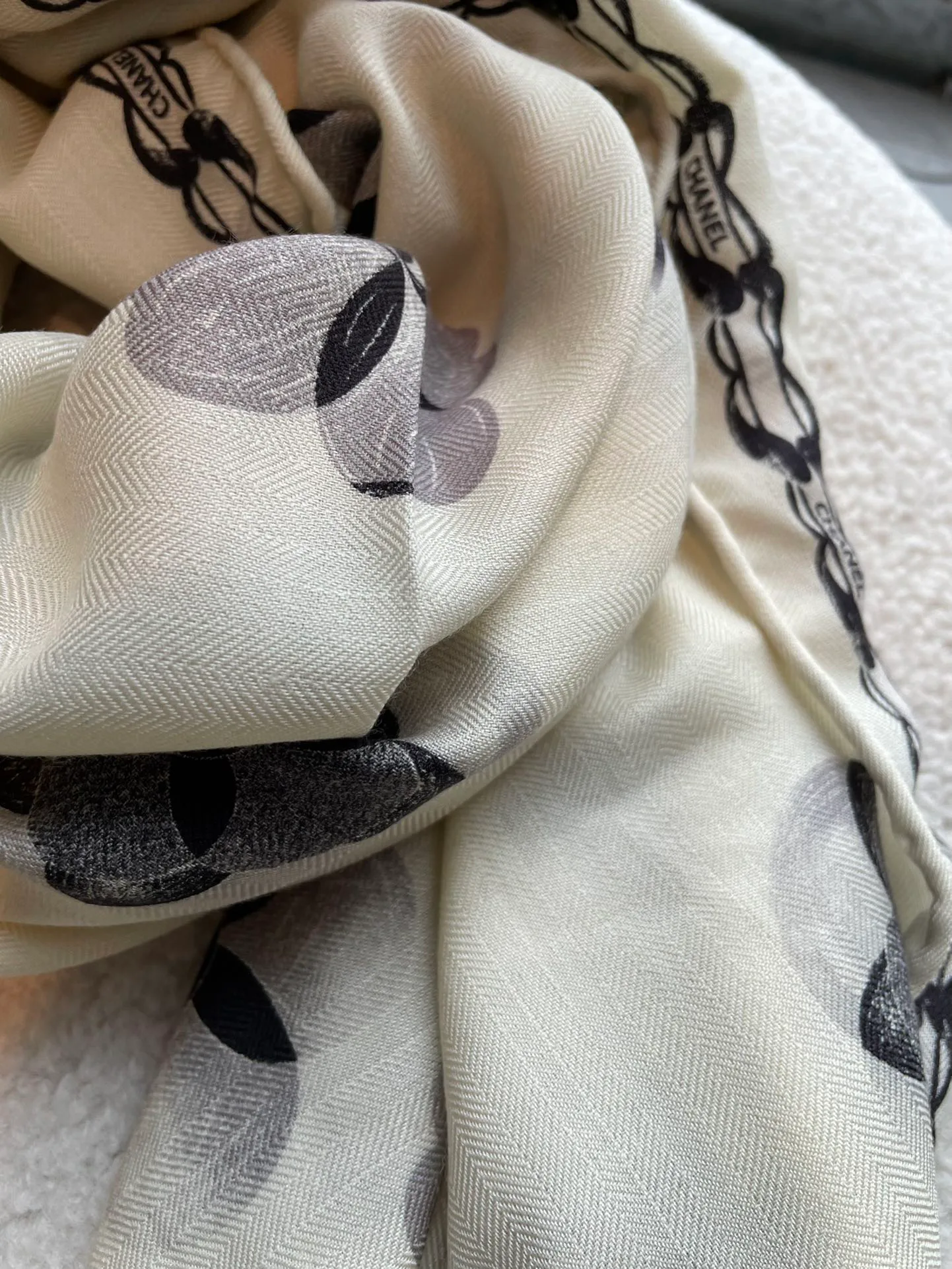 Шарфы Chanel 12468870