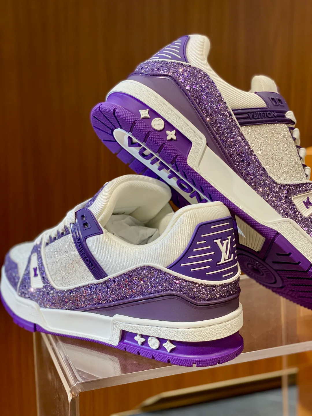 Кроссовки Женские Louis Vuitton 10383692