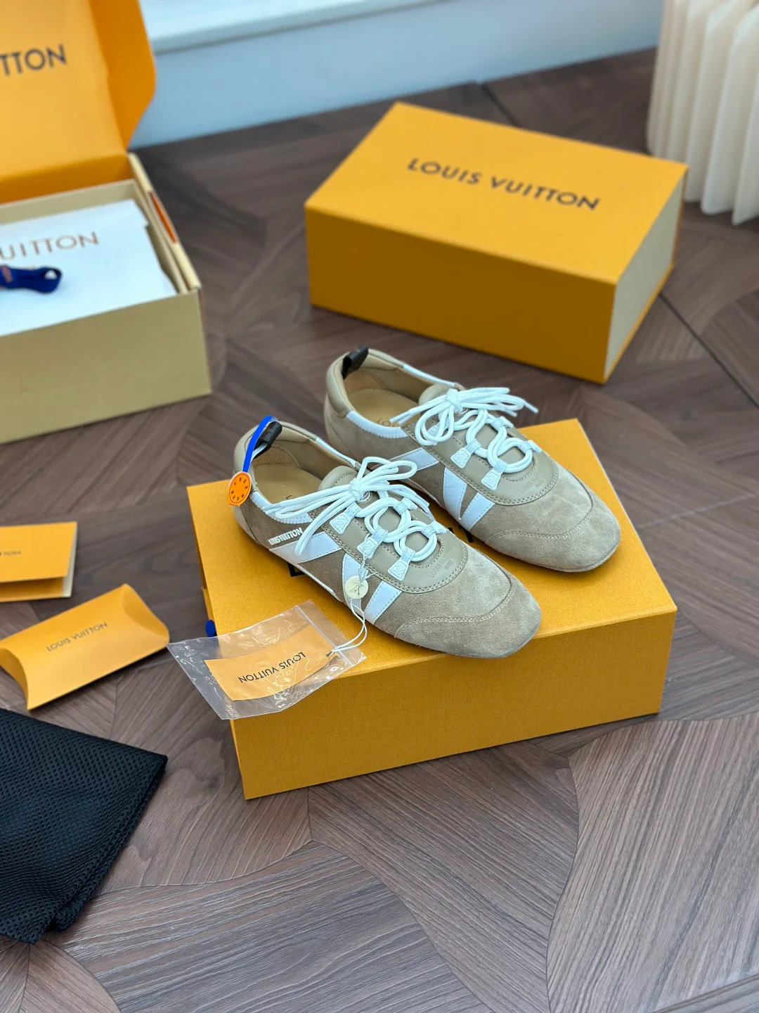 Кроссовки Женские Louis Vuitton 19480031