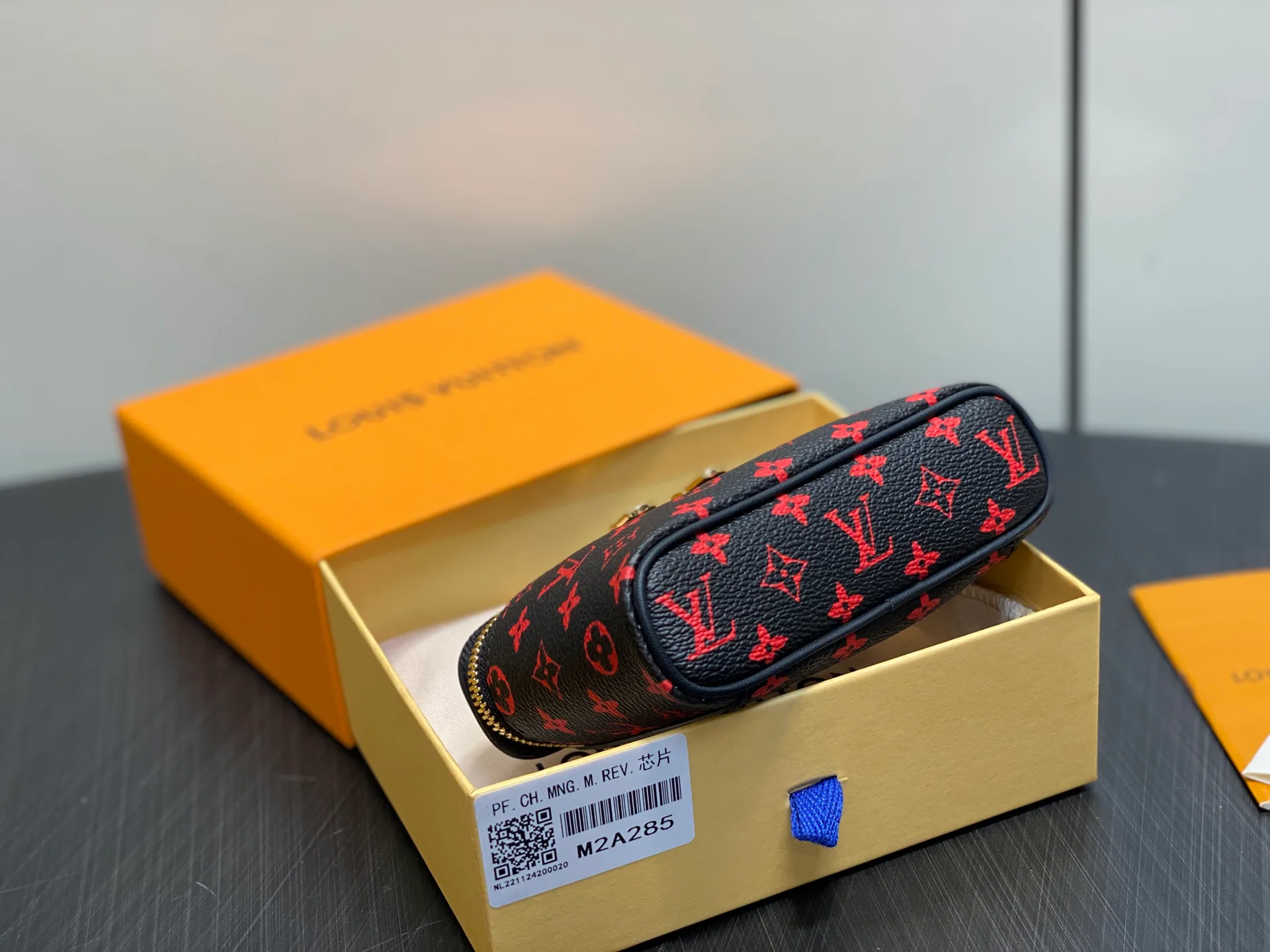 Клатчи Женские Louis Vuitton 18644356