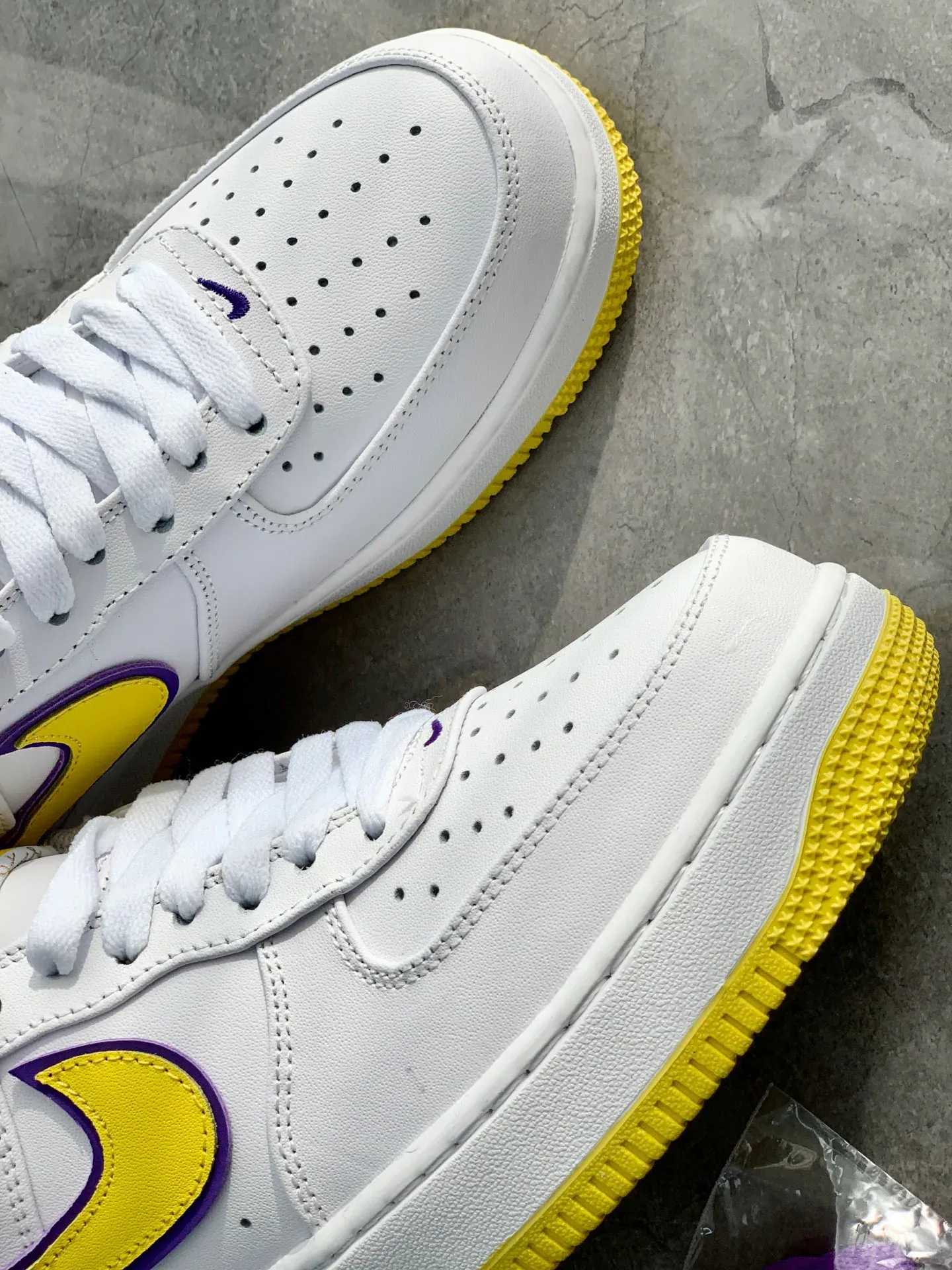 Кроссовки Женские Nike 2048