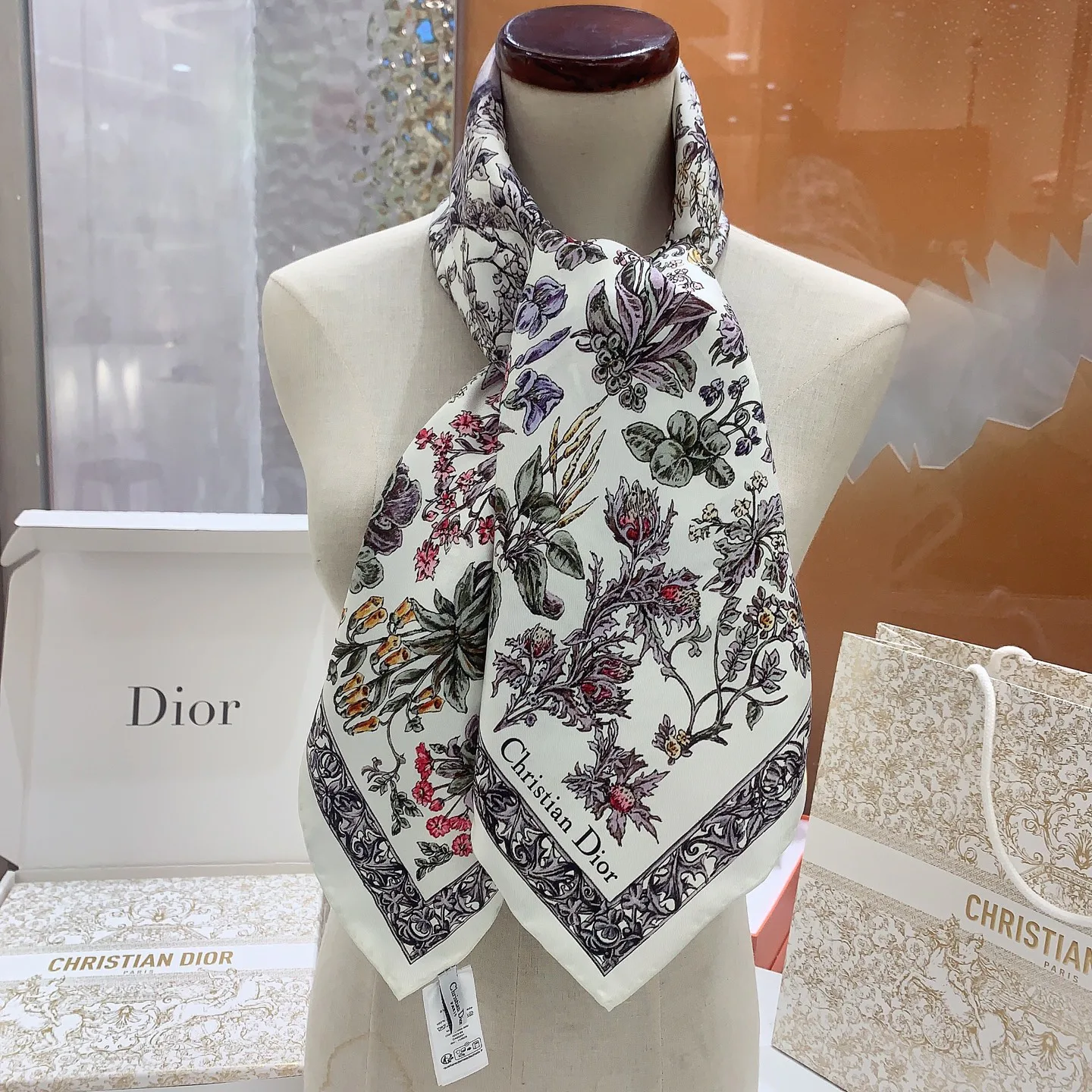 Платки Christian Dior 17987083
