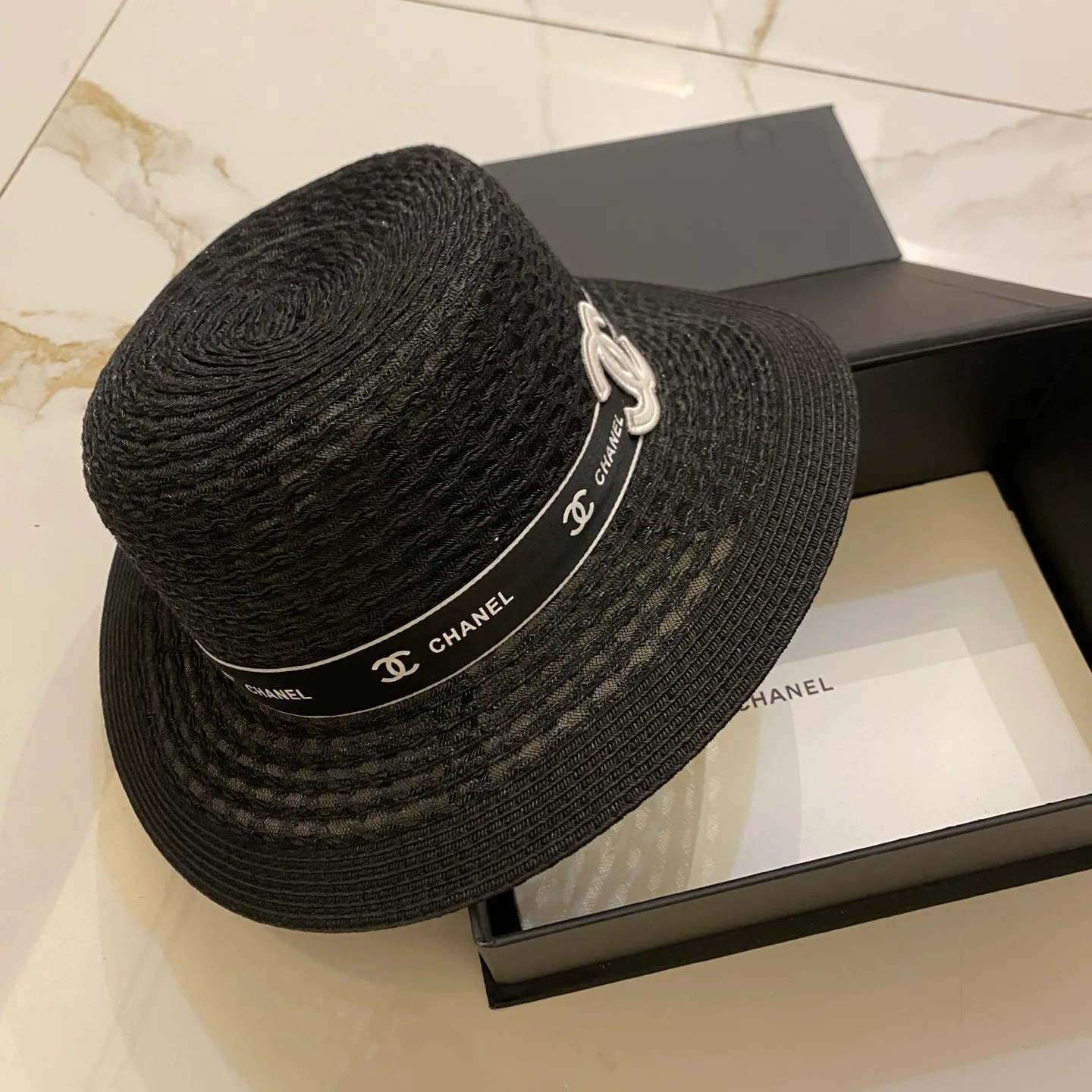 Головные Уборы Chanel 17498282