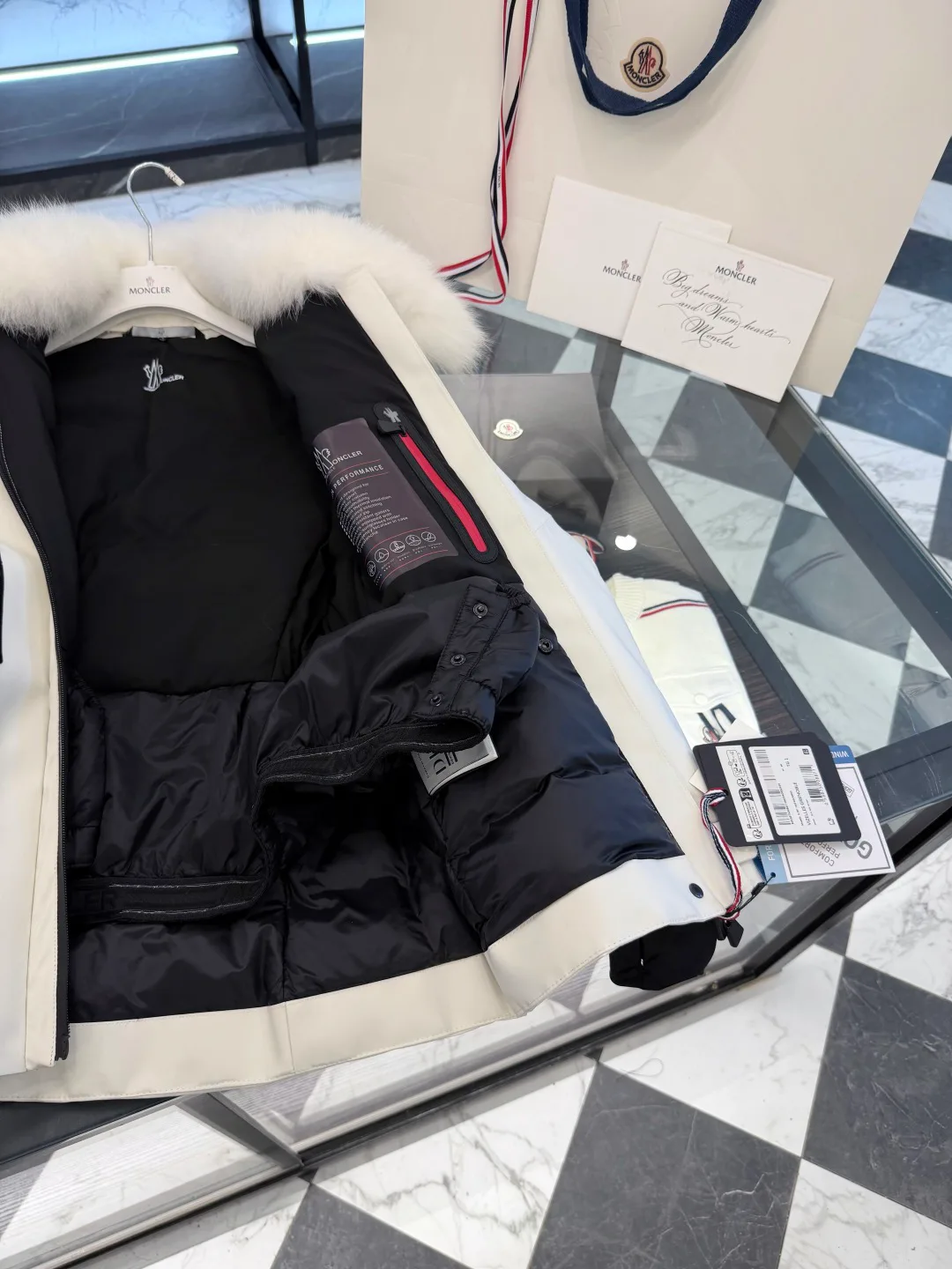 Куртки И Пуховики Женские Moncler 19336113