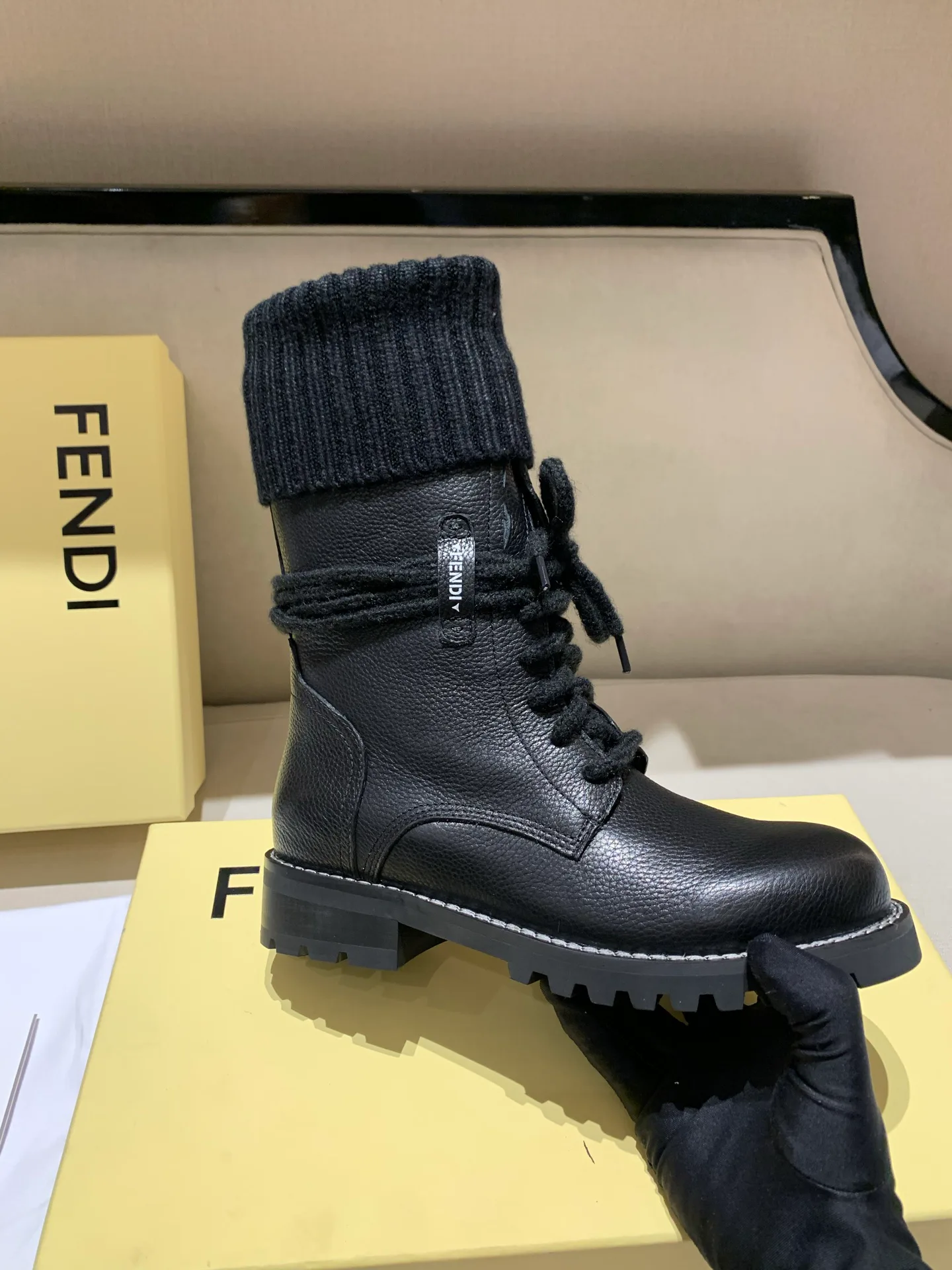 Ботинки Женские Fendi 19609610