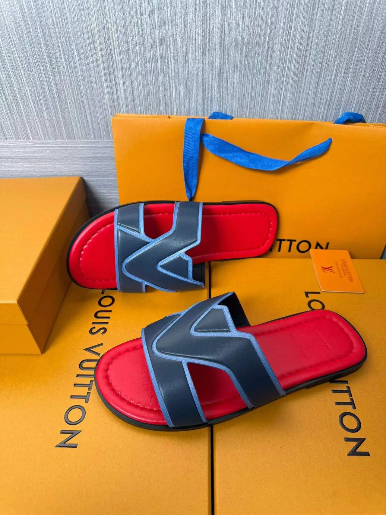 Шлепанцы Женские Louis Vuitton 1310623