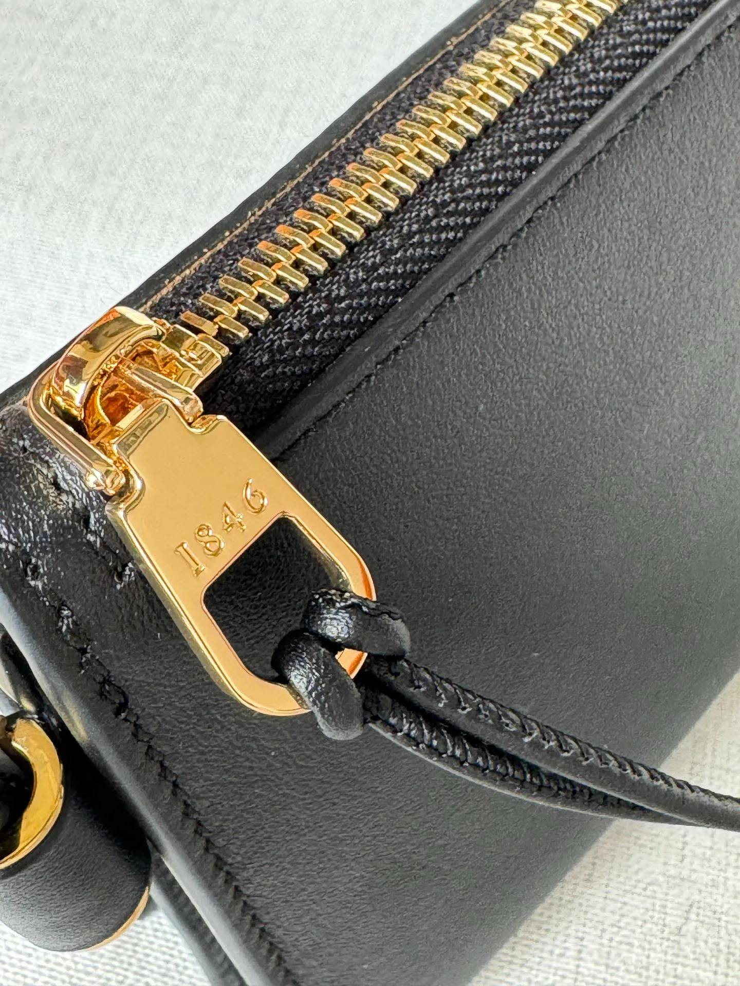 Классические Сумки Женские Loewe 17551014