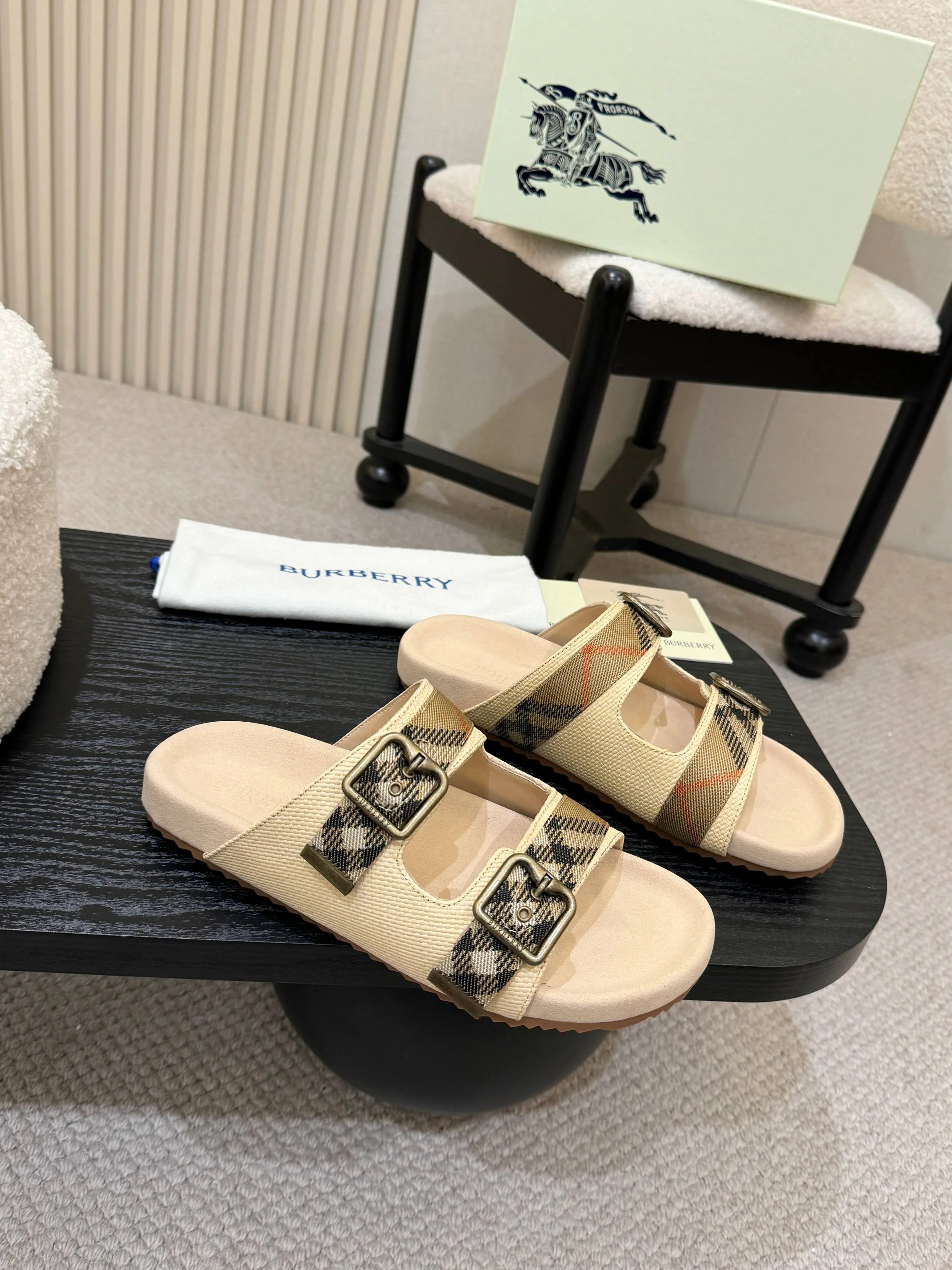Шлепанцы Женские Burberry 11689185