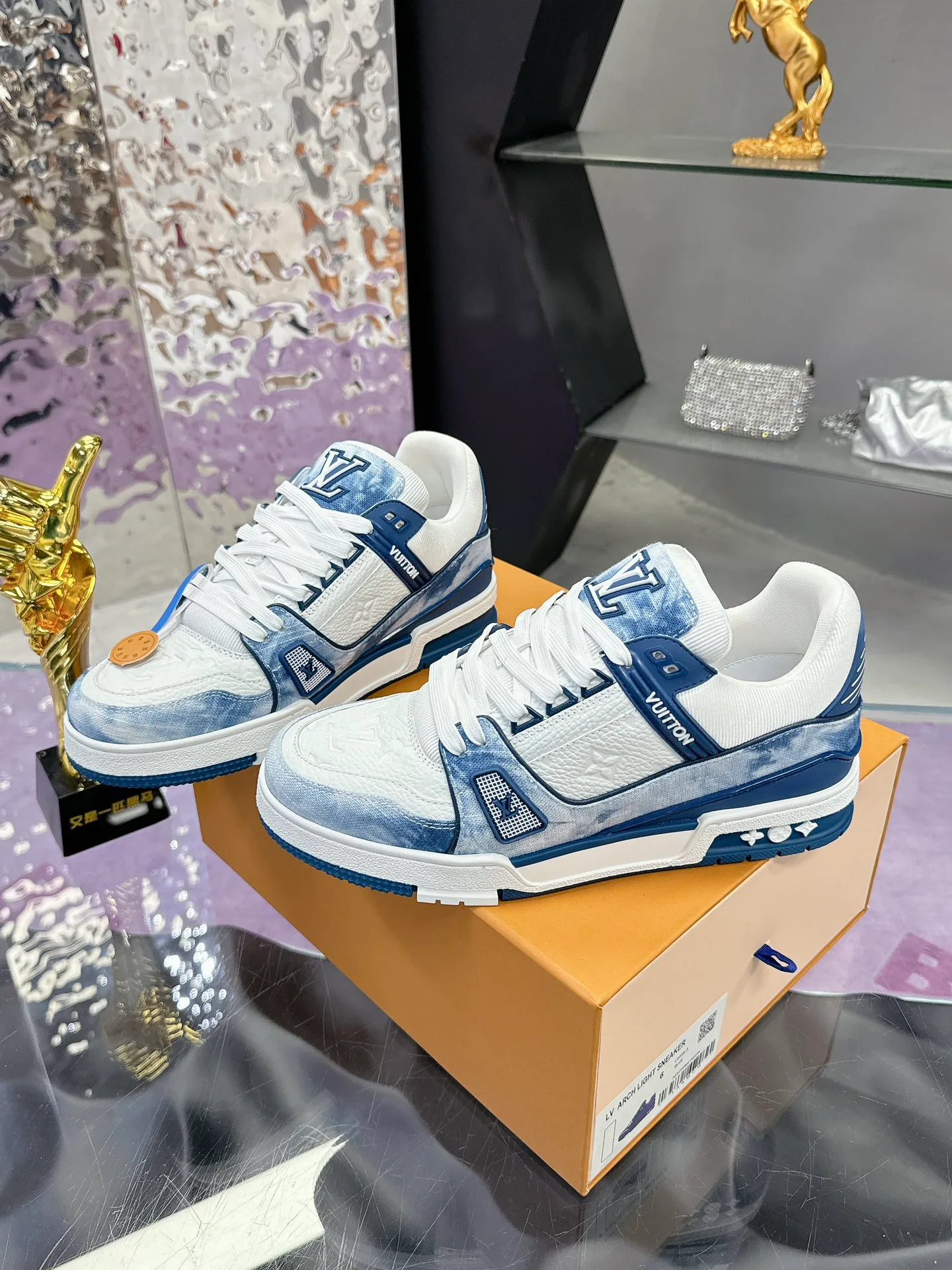 Кроссовки Женские Louis Vuitton 17530409