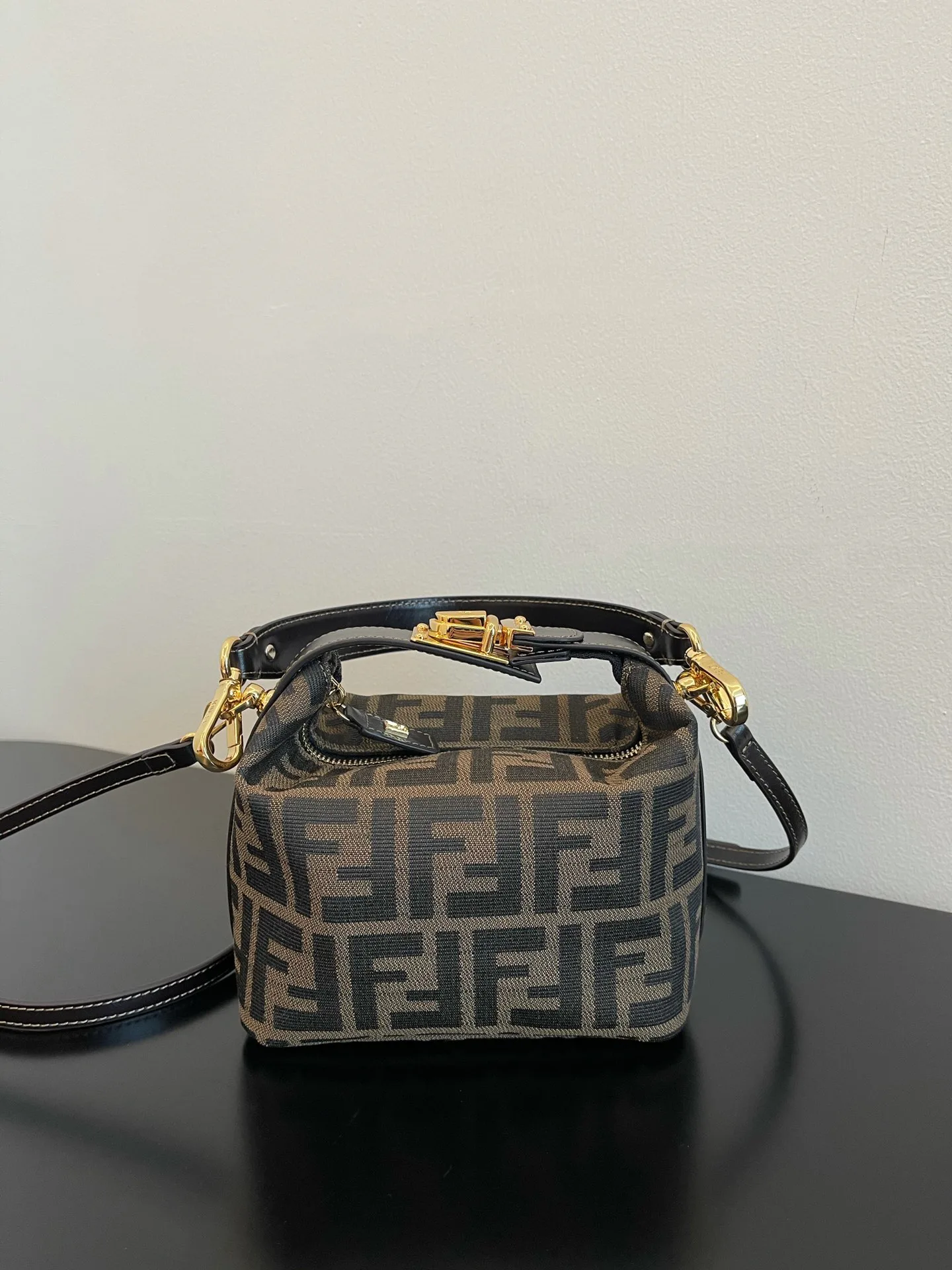 Классические Сумки Женские Fendi 13234544