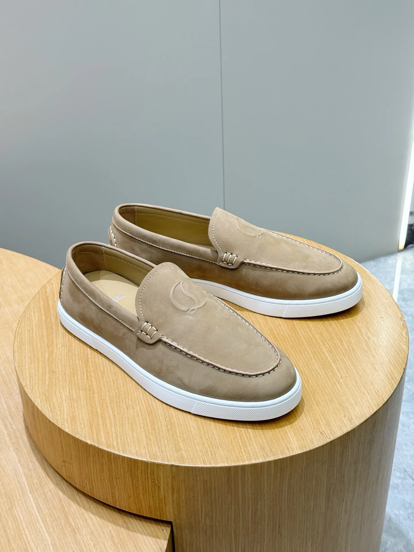 Лоферы И Туфли Мужские Christian Louboutin 19000102