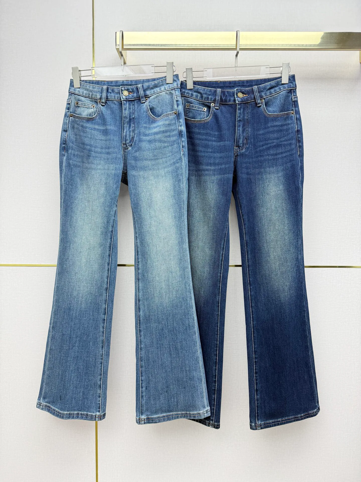 Джинсы Женские Saint Laurent 19393590