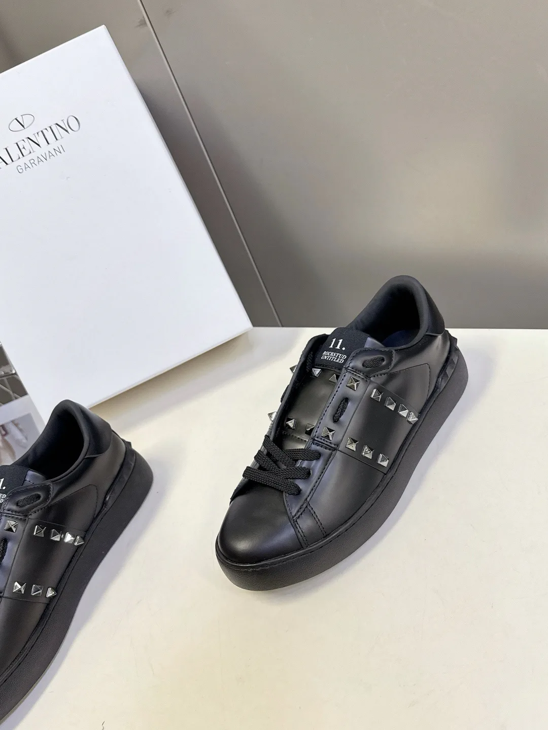 Кроссовки Женские Valentino 18817574