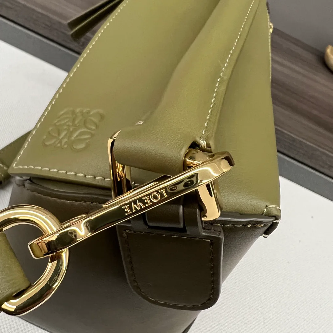 Классические Сумки Женские Loewe 11699893