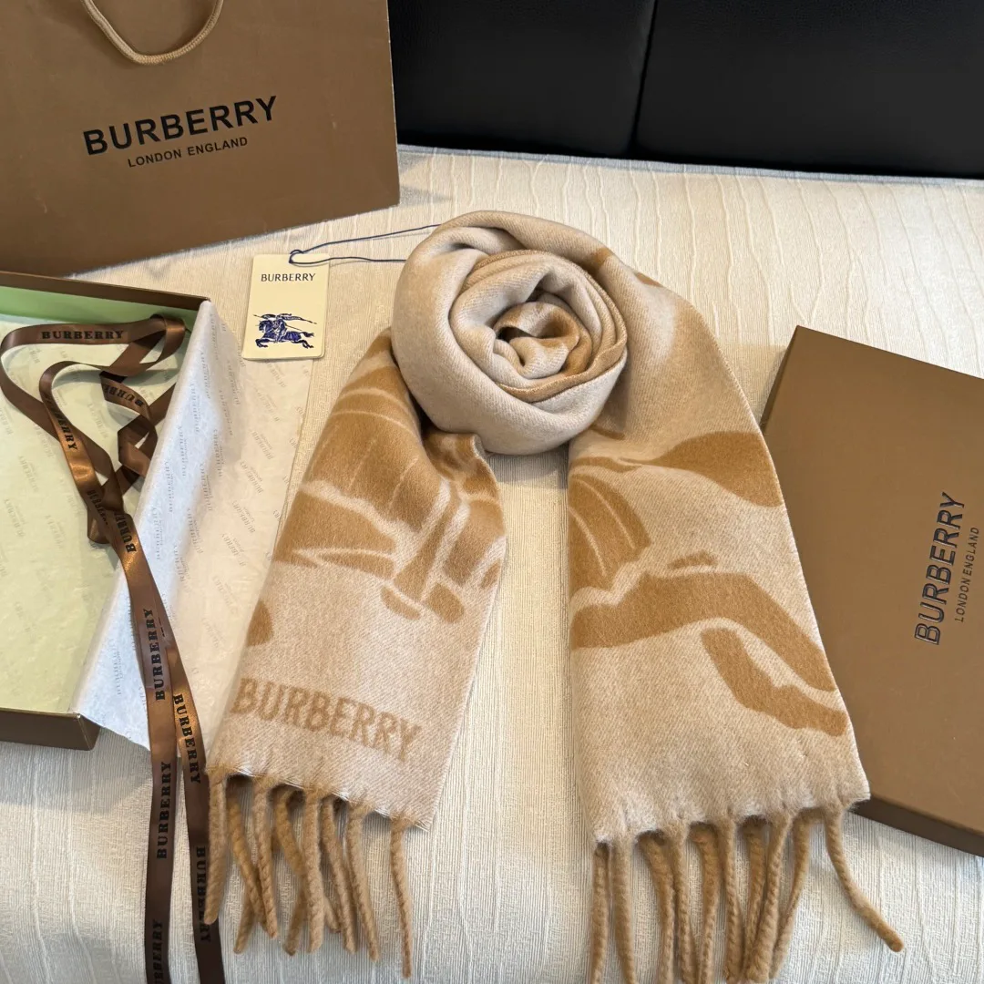 Шарфы Burberry 18449895