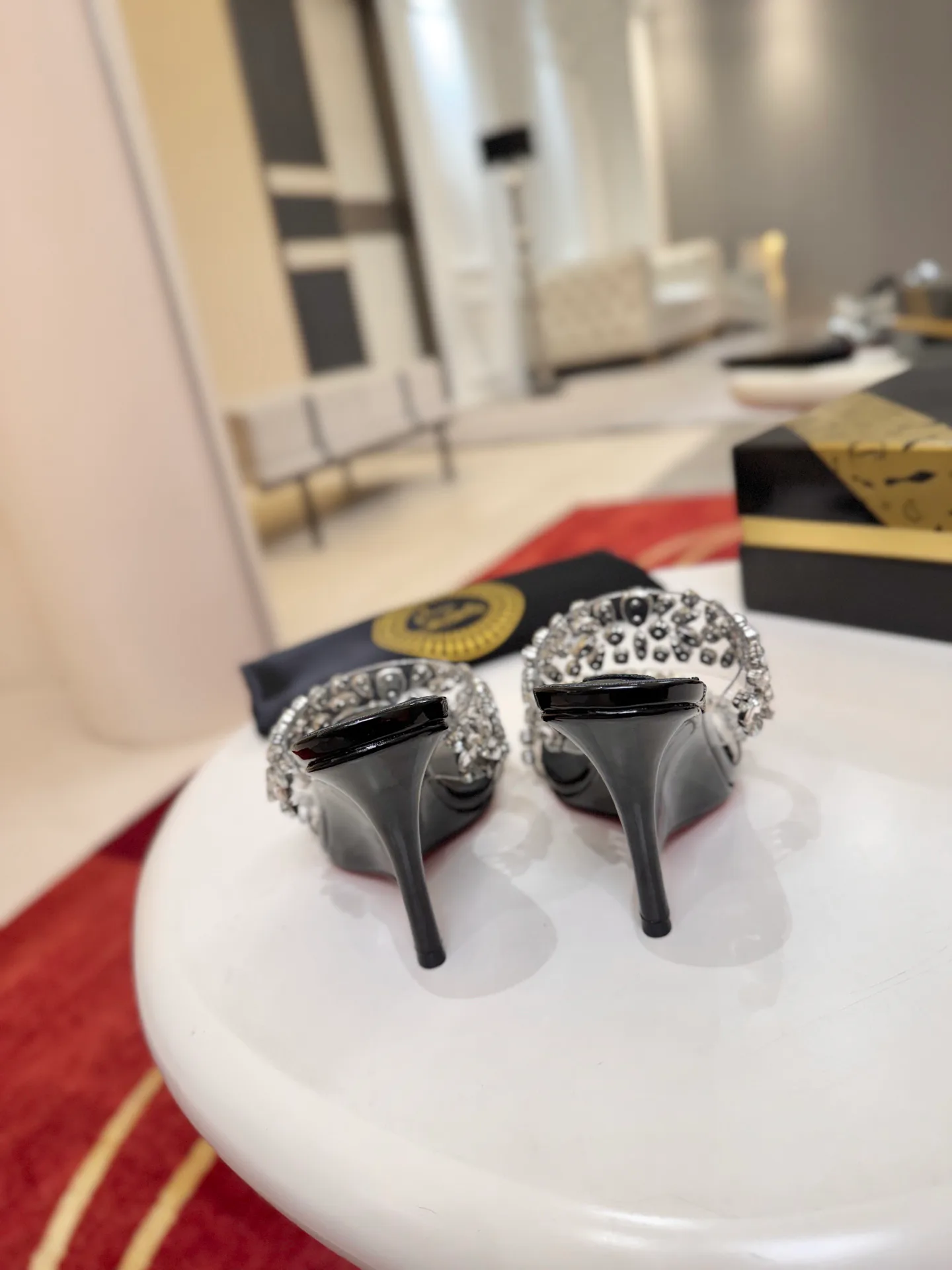 Босоножки Женские Christian Louboutin 18549160