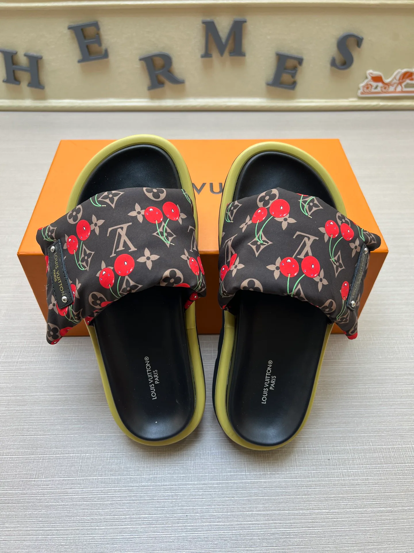 Шлепанцы Женские Louis Vuitton 9801570