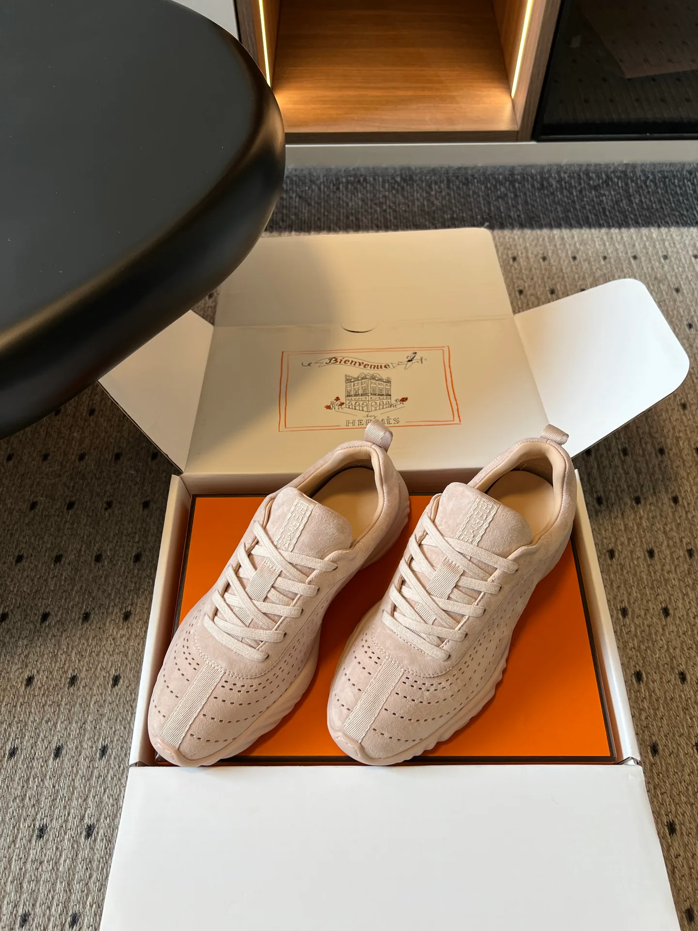 Кроссовки Женские Hermes 17625150