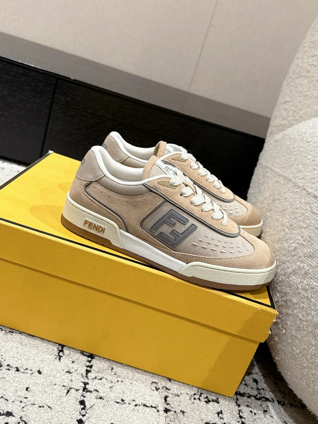 Кроссовки Женские Fendi 904599