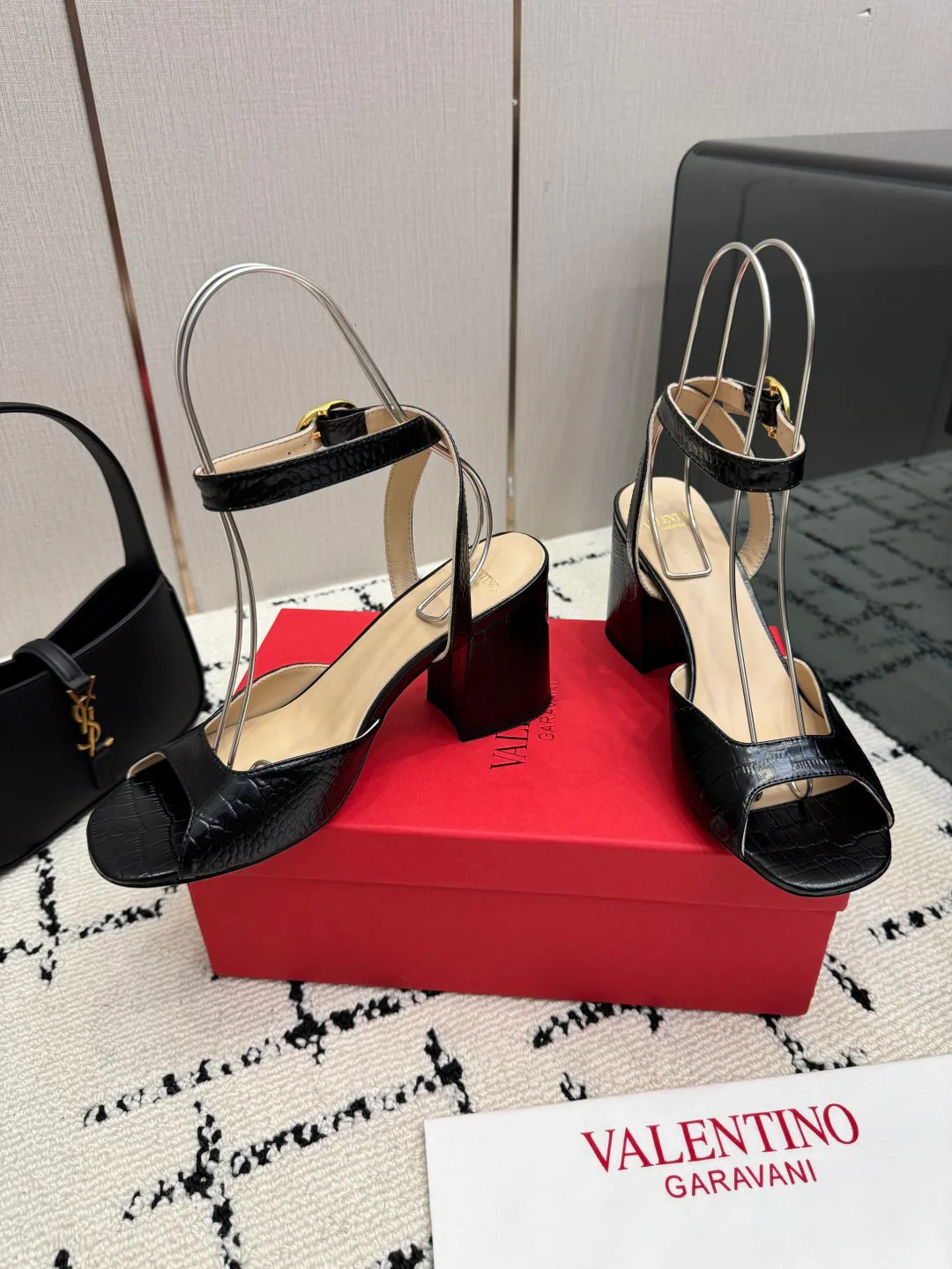 Босоножки Женские Valentino 18048997