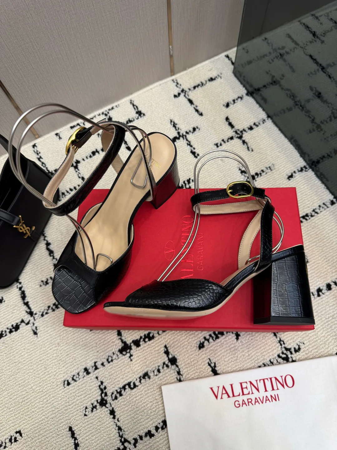 Босоножки Женские Valentino 18048997