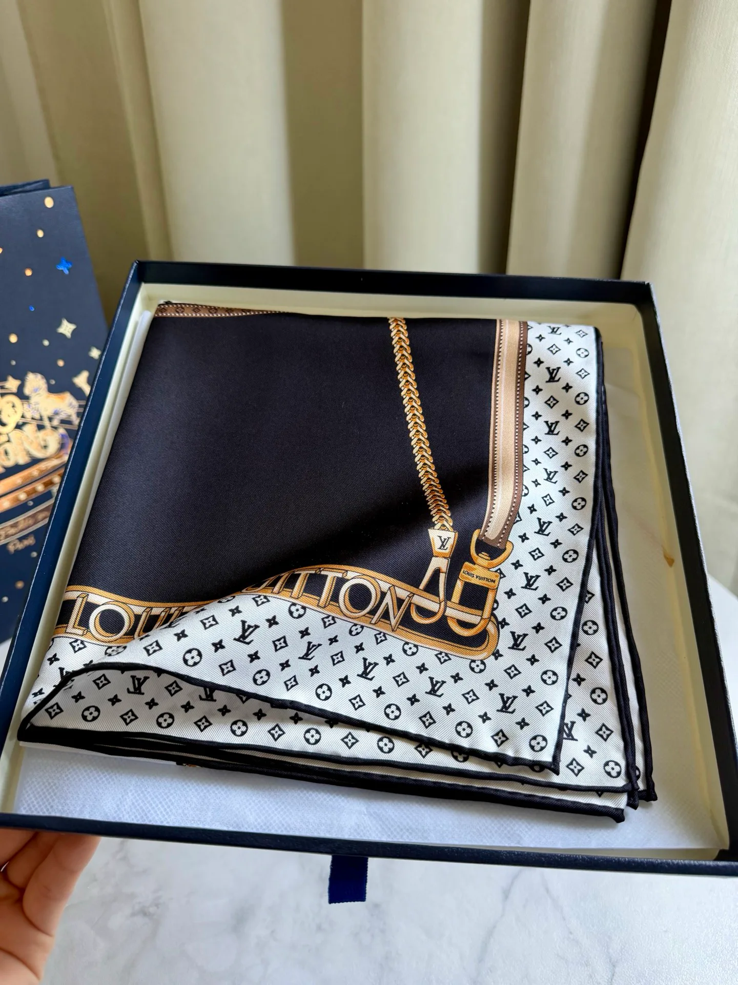 Платки Louis Vuitton 11613510