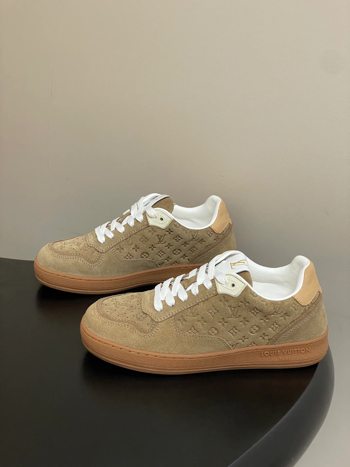Кроссовки Женские Louis Vuitton 1706463