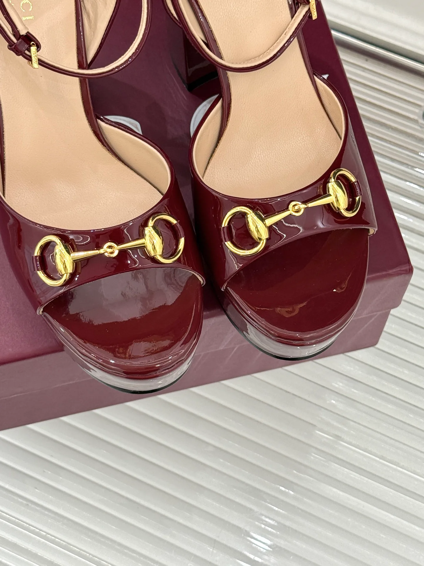 Сандалии Женские Gucci 954183