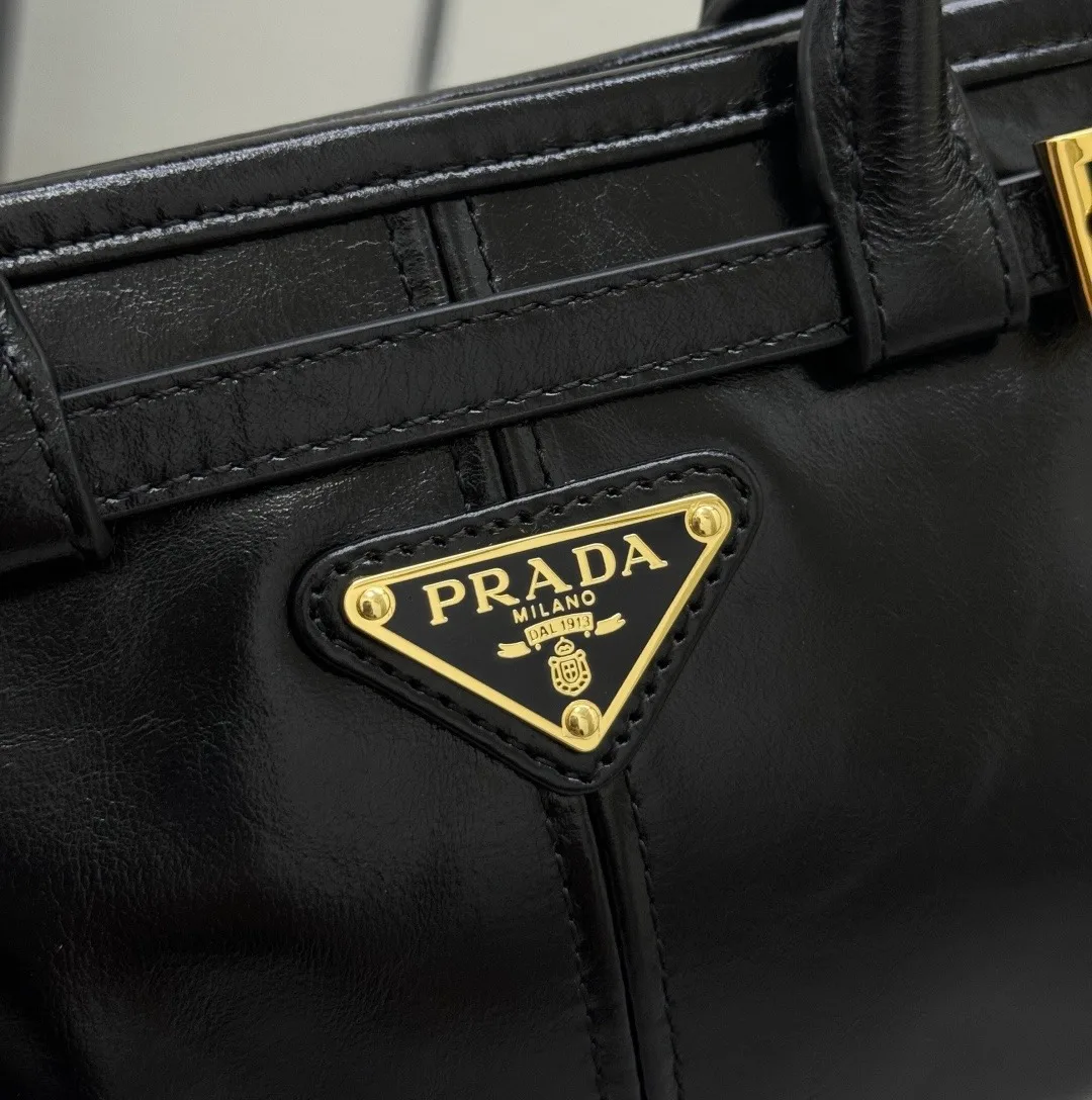 Классические Сумки Женские Prada 11682146