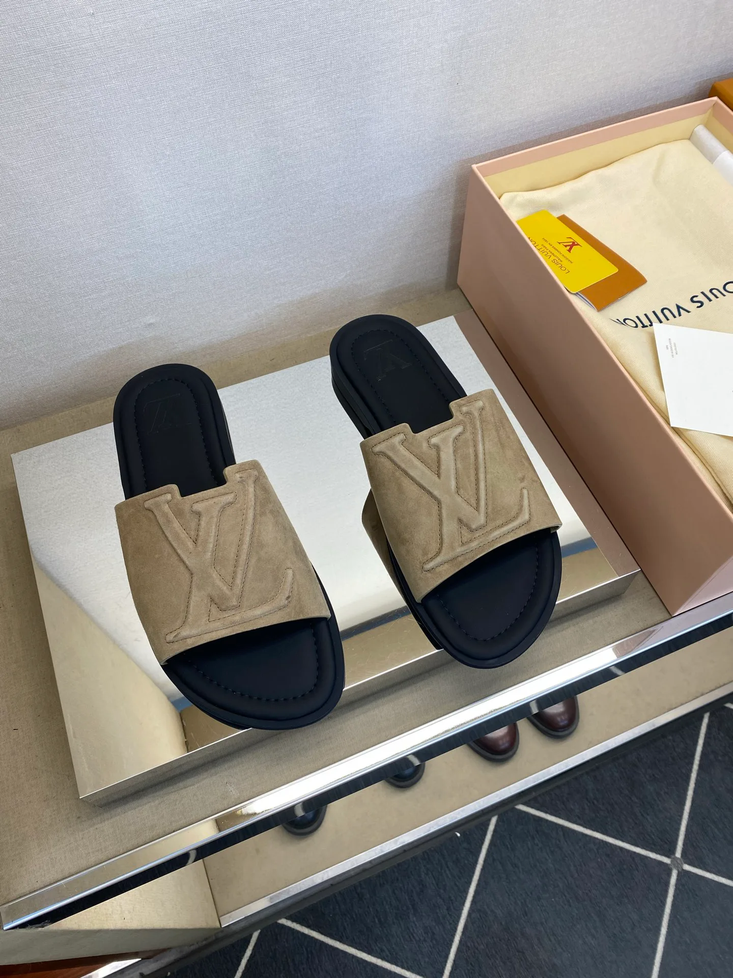 Шлепанцы Мужские Louis Vuitton 11956852