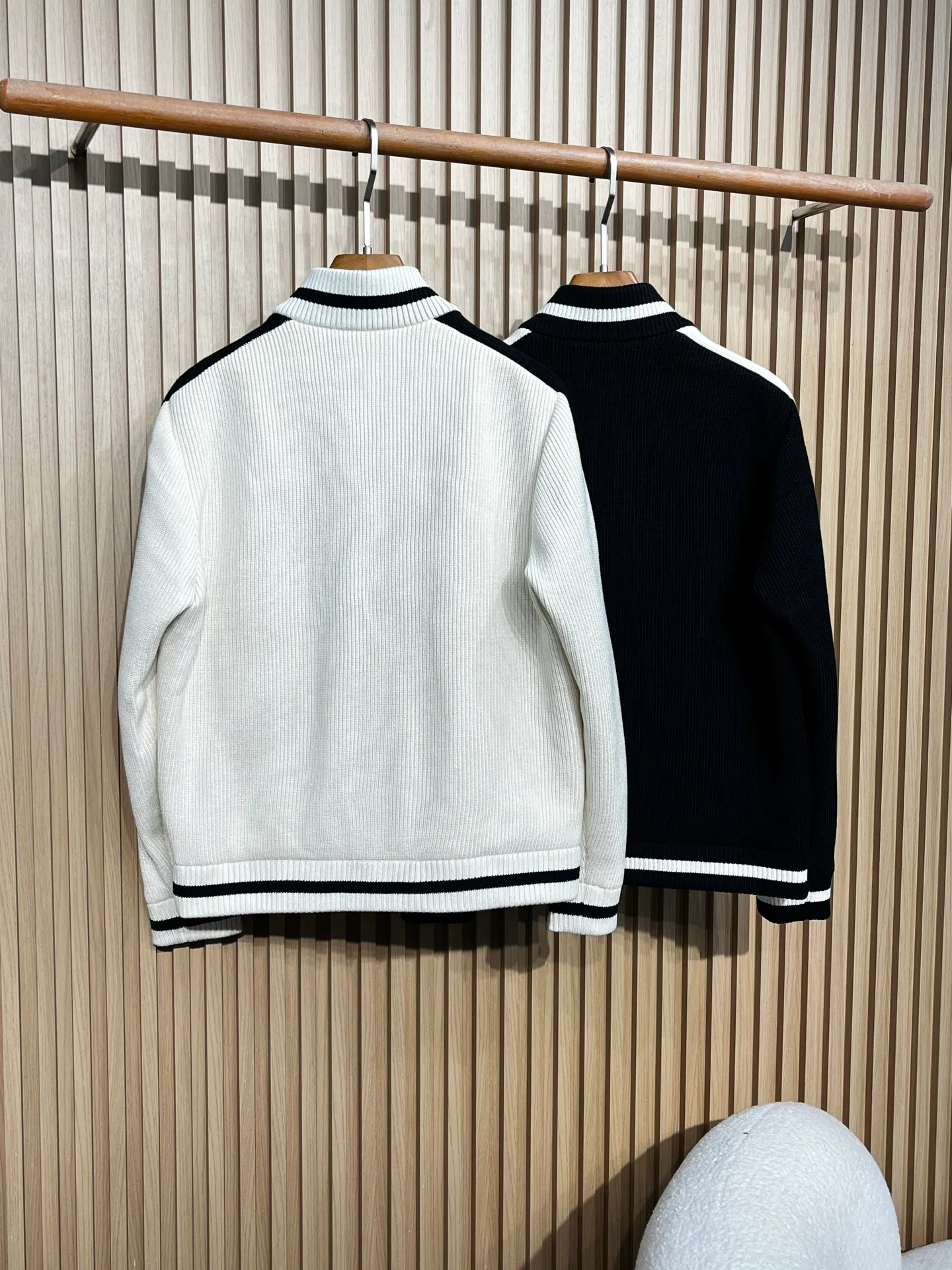 Куртки И Пуховики Мужские Moncler 1387913
